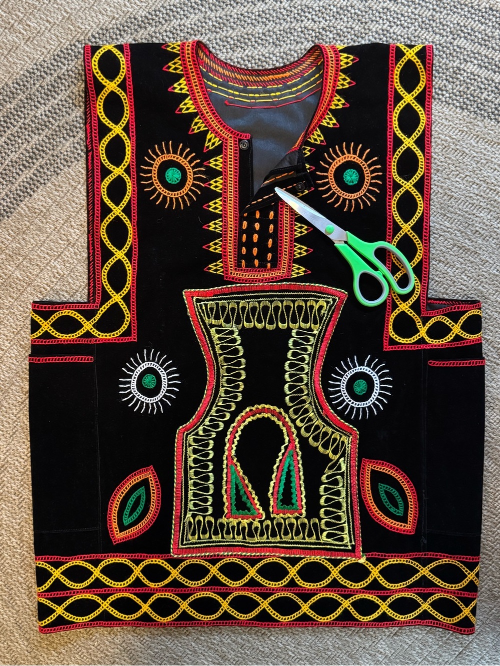 Authentic Traditional Toghu Atoghu Cameroon Bamenda Vest Velvet Hand Embroidered - Picture 3 of 11
